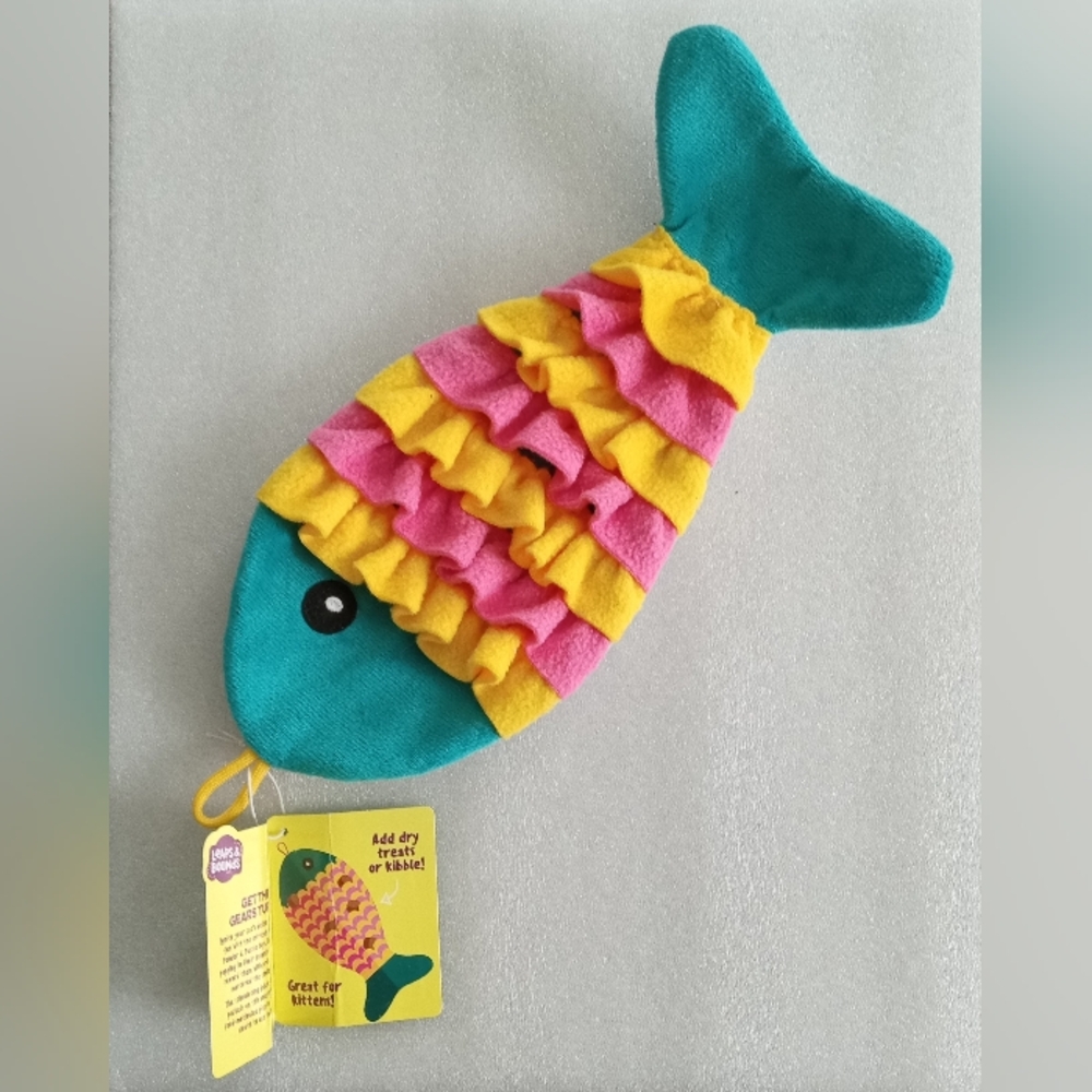 Colorful Foraging Puzzle Plush Fish Toy For Cats - Ponder and Puzzle Snuffle Mat